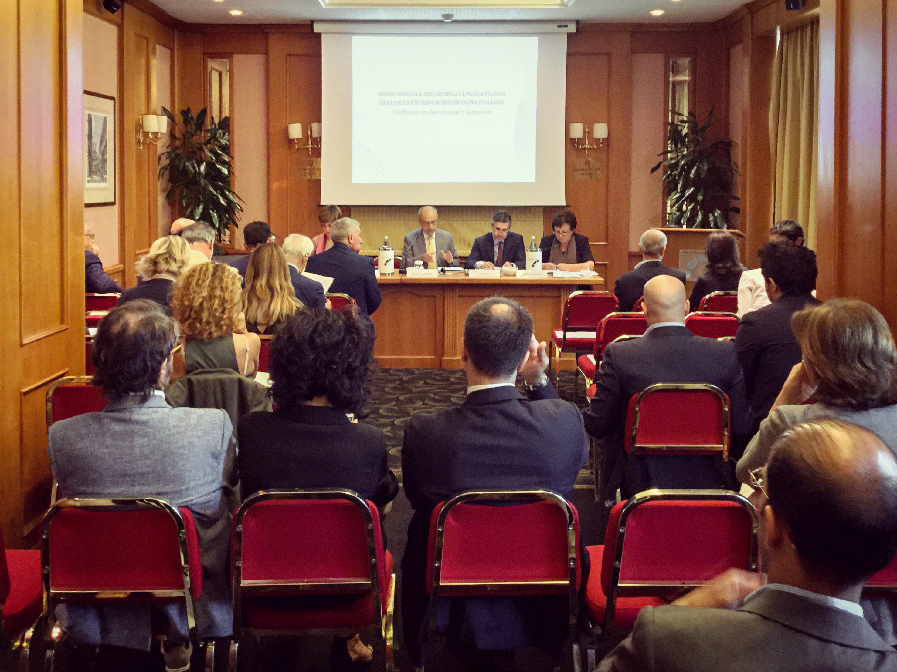 Biodiversità e sostenibilità nella filiera dell’olio extravergine di oliva italiano – Confronto fra Associazioni e Istituzioni