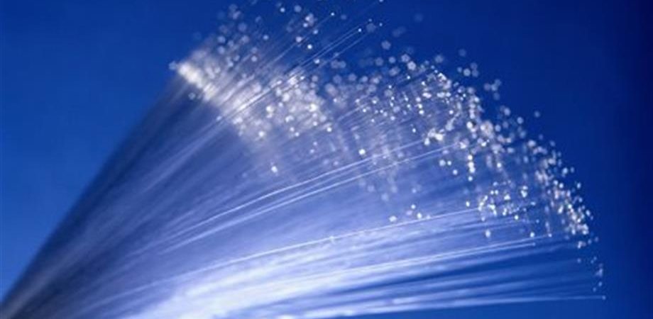 Infratel Italia e Tim siglano un accordo per portare la fibra ottica della rete pubblica in 600 comuni