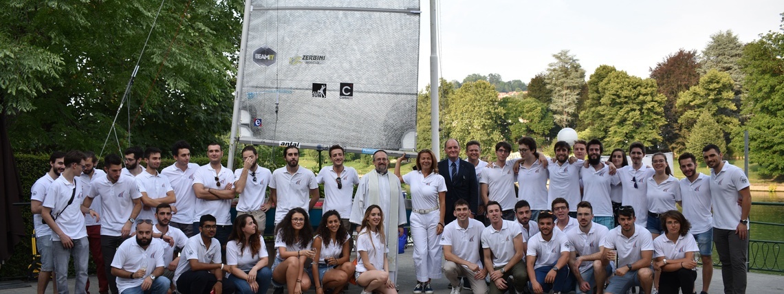Polito Sailing Team ha varato Fenix un’imbarcazione composta per il 75% del suo peso di materiali riciclabili,
