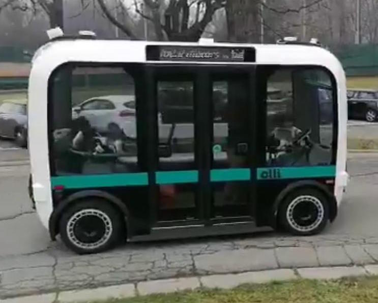 A Torino circolano i primi mini bus a guida autonoma, lo annuncia la ministra dell’Innovazione, Paola Pisano