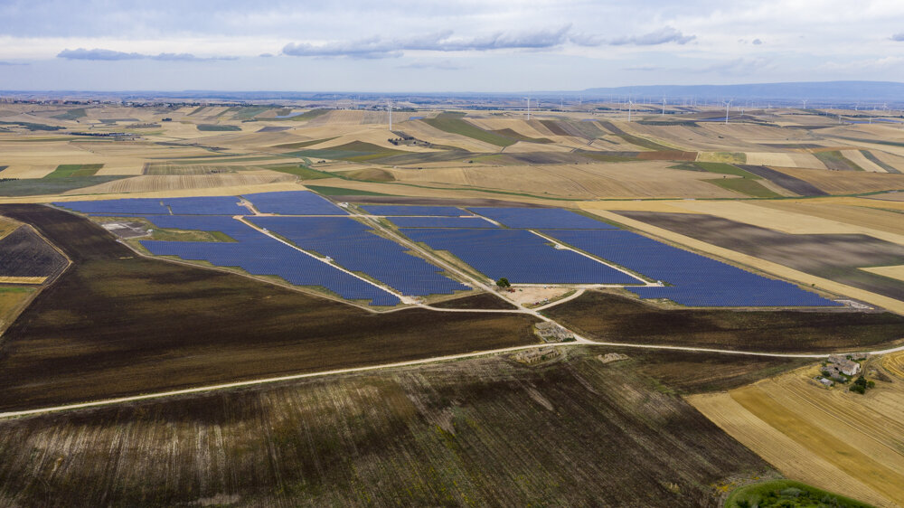 Allacciato alla rete elettrica il più grande parco fotovoltaico d’Italia in Puglia vicino a Foggia