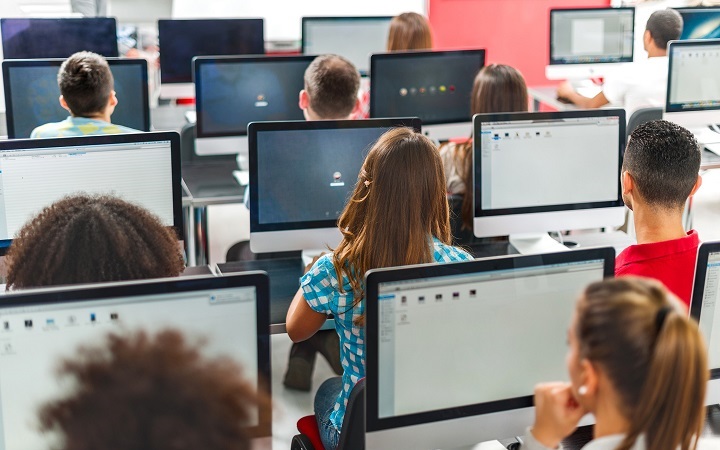 Iren dona 200 computer per gli studenti che devono studiare a distanza