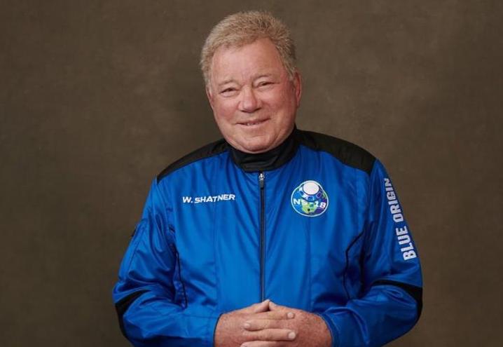 Il capitano Kirk di Star Trek William Shatner vola a 90 anni intorno alla terra grazie a Blue Origin