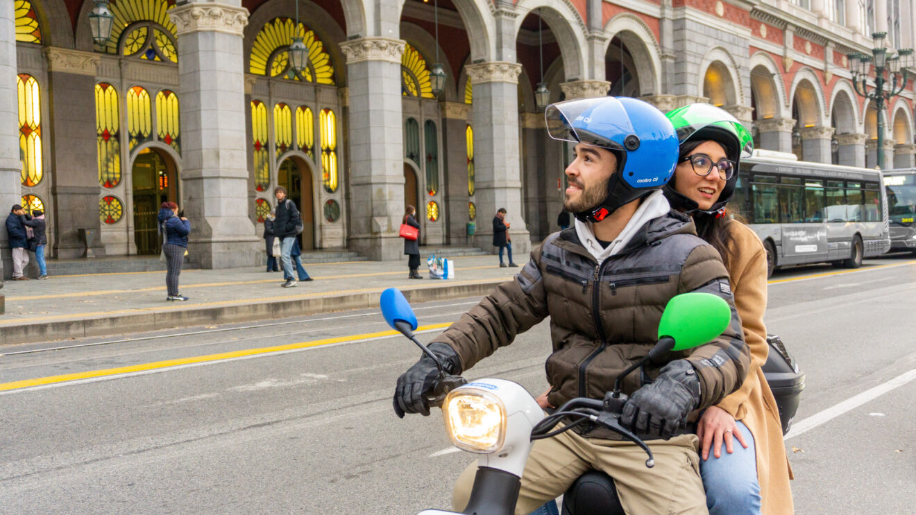 Gli scooter elettrici di Cooltra arrivano a Torino e regalano 30 minuti al giorno per un mese a tutti
