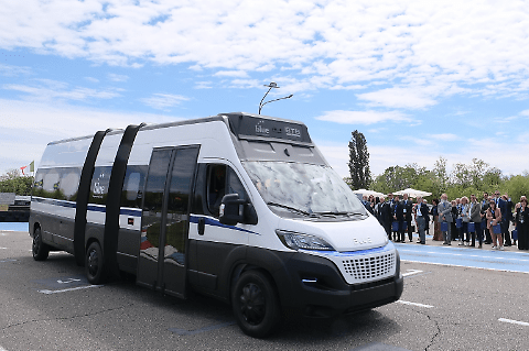 Con il Blue trolley bus la mobilità del futuro diventa autonoma