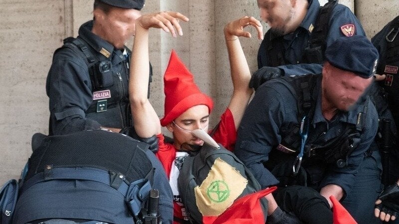 Una petizione in difesa della libertà di manifestazione degli attivisti per il clima